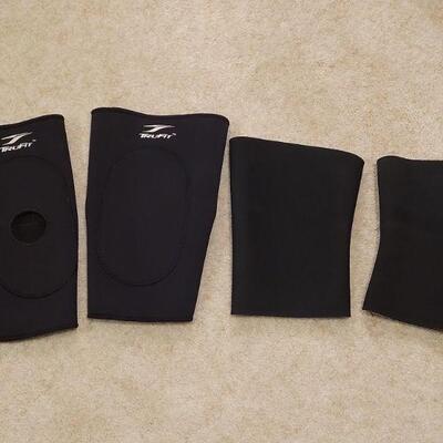 Lot 717: Tru Fit Knee Braces