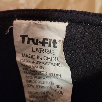 Lot 717: Tru Fit Knee Braces