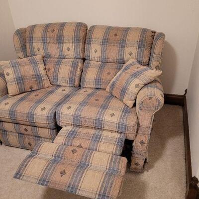 Lot 722: Double Recliner Loveseat- Very Nice Condition!