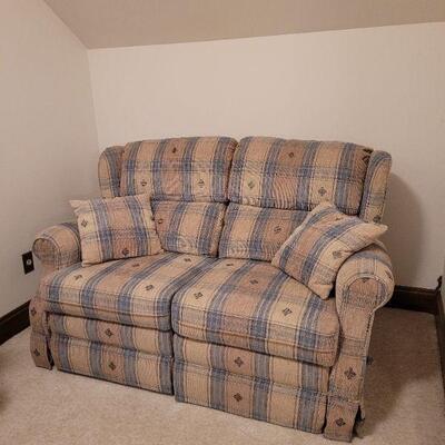 Lot 722: Double Recliner Loveseat- Very Nice Condition!