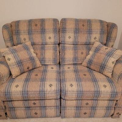 Lot 722: Double Recliner Loveseat- Very Nice Condition!