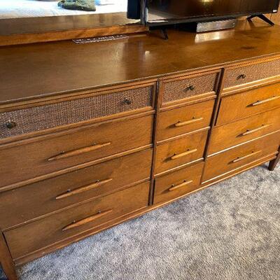 LOT 100  ANGELUS FURNITURE CO LOS ANGELS MCM 12 DRAWER CONSOLE DRESSER LARGE MIRROR RAFFIA TRIM 