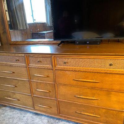 LOT 100  ANGELUS FURNITURE CO LOS ANGELS MCM 12 DRAWER CONSOLE DRESSER LARGE MIRROR RAFFIA TRIM 