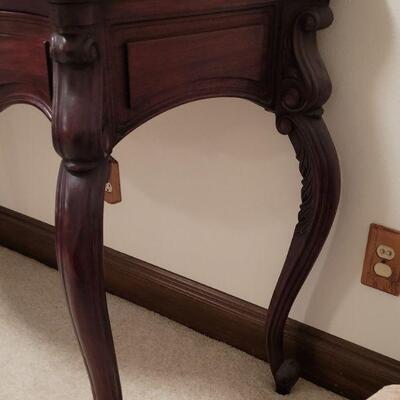 Lot 724: BOMBAY Carved Console Table 51" Ã— 19" Ã— 34.75"