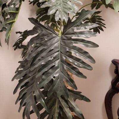Lot 725: Handmade Silk Palm 