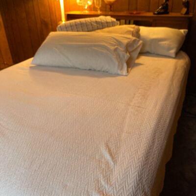 Lot 101  VINTAGE MCM ANGELES FURNITURE OF L.A. CO. BOOKCASE HEADBOARD DOUBLE BED RAFFIA TRIM 