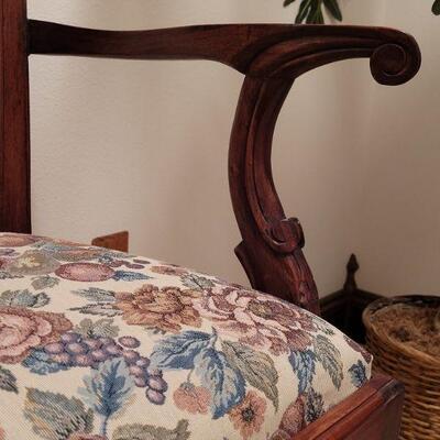 Lot 726: Claw foot Bench 