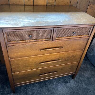 LOT 102 VINTAGE MCM ANGELES OF L A CO 5 DRAWER CHEST RAFIA TRIM 