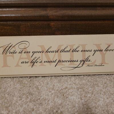  Lot 750: Wall Plaque 8.5" Ã— 3" 