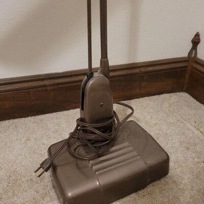 Lot 754: Mid Century Modern Adjustable Desk Lamp