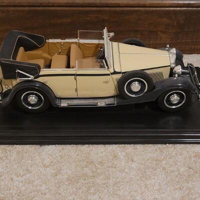 Lot 756:  1932 Maybach D68 Zeppelin Model