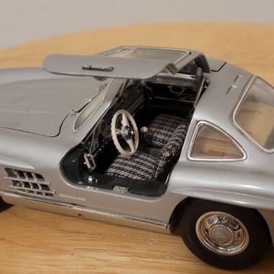 Lot 759: 1954 Mercedes-Benz  300 SL Franklin Mint Precision Model