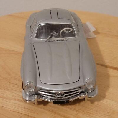 Lot 759: 1954 Mercedes-Benz  300 SL Franklin Mint Precision Model