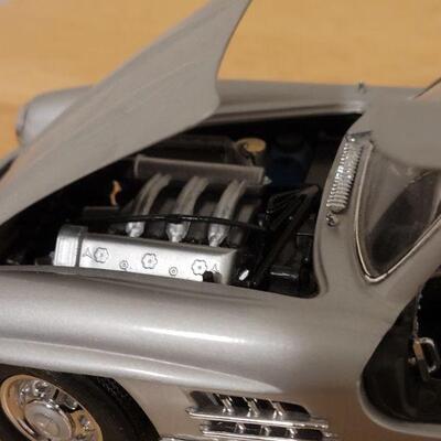 Lot 759: 1954 Mercedes-Benz  300 SL Franklin Mint Precision Model