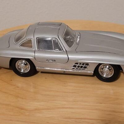 Lot 759: 1954 Mercedes-Benz  300 SL Franklin Mint Precision Model