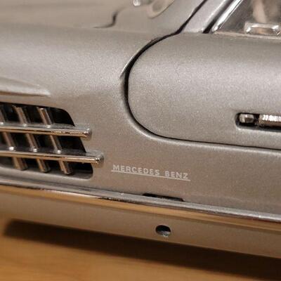 Lot 759: 1954 Mercedes-Benz  300 SL Franklin Mint Precision Model