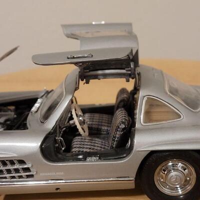 Lot 759: 1954 Mercedes-Benz  300 SL Franklin Mint Precision Model