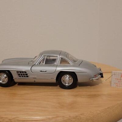 Lot 759: 1954 Mercedes-Benz  300 SL Franklin Mint Precision Model