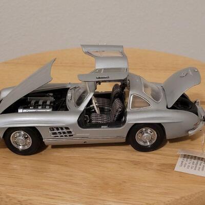 Lot 759: 1954 Mercedes-Benz  300 SL Franklin Mint Precision Model