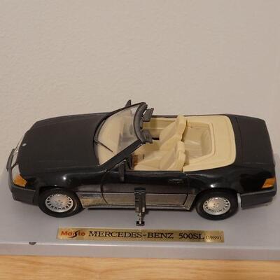 Lot 760: 1989 Mercedes-Benz  500 SL Maisto