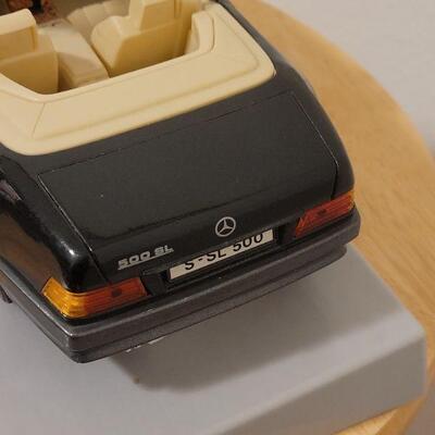Lot 760: 1989 Mercedes-Benz  500 SL Maisto