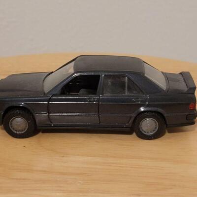Lot 762: Mercedes-Benz 190 E 2.3 - 16 Model