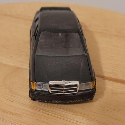 Lot 762: Mercedes-Benz 190 E 2.3 - 16 Model