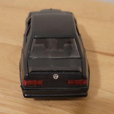 Lot 762: Mercedes-Benz 190 E 2.3 - 16 Model