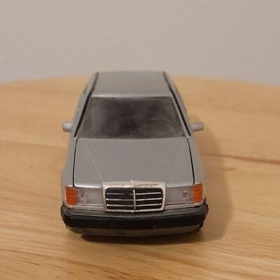 Lot 763: Mercedes-Benz 230CE /300CE Model 