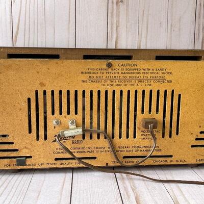 LOT 104  VINTAGE ELECTRIC ZENITH TABLE TOP RADIO AM FM AFC 