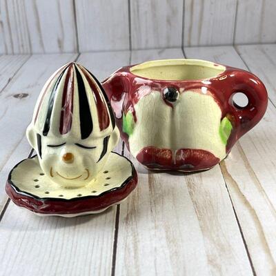 LOT 105  VINTAGE CERAMIC CLOWN JUICER TEA POT 