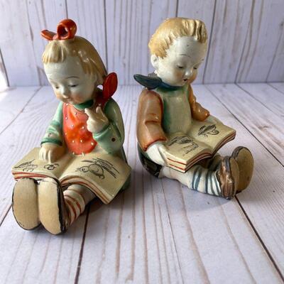 LOT 109  VINTAGE HUMMEL LOOK A LIKES CERAMIC CHILDREN READING BOOKS 