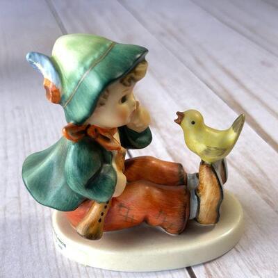 LOT 110  GROUP LOT OF VINTAGE HUMMEL FIGURINES GOEBAL 