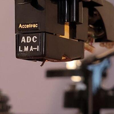 Lot 770: Vintage ACCUTRAC 4000/EWI Record Player TESTED A+