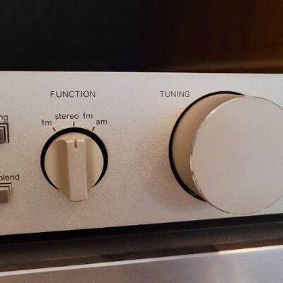 Lot 775: Vintage HARMON KARDON TU915 Digital Synthesized Quartz Locked Tuner TESTED A+