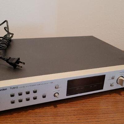 Lot 775: Vintage HARMON KARDON TU915 Digital Synthesized Quartz Locked Tuner TESTED A+
