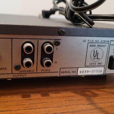 Lot 775: Vintage HARMON KARDON TU915 Digital Synthesized Quartz Locked Tuner TESTED A+
