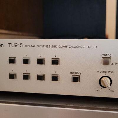 Lot 775: Vintage HARMON KARDON TU915 Digital Synthesized Quartz Locked Tuner TESTED A+