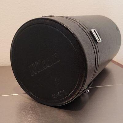 Lot 782: Vintage NIKON ED NIKKOR 80-200mm 1:2.8 lens w/ CL-43A Hard Case