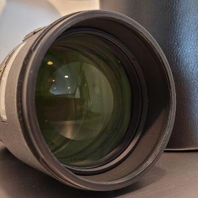 Lot 782: Vintage NIKON ED NIKKOR 80-200mm 1:2.8 lens w/ CL-43A Hard Case
