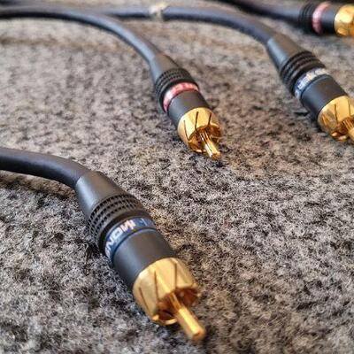 Lot 783: (4) 2 ft. MONSTER CABLE RCA Cords