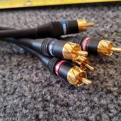 Lot 785: (5) 3.5ft MONSTER CABLE RCA Cables 