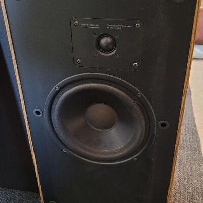 Lot 788: (2) Vintage BOSTON DYNAMICS A70 Series 2 8 OHM Floor Speakers 