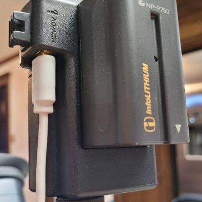 Lot 789: SONY HDV Handycam HDR-FX1 w/ SONY Memory Recording Unit TESTED A+