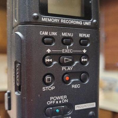 Lot 789: SONY HDV Handycam HDR-FX1 w/ SONY Memory Recording Unit TESTED A+