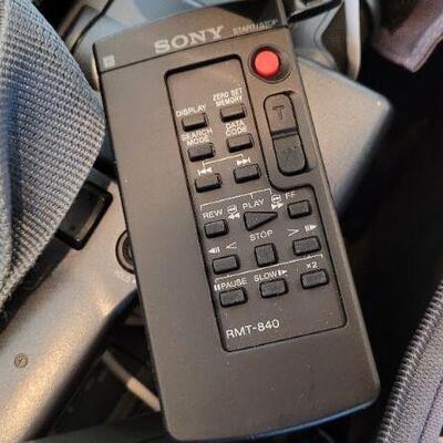 Lot 789: SONY HDV Handycam HDR-FX1 w/ SONY Memory Recording Unit TESTED A+