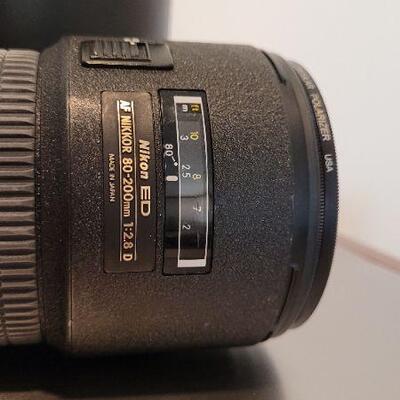 Lot 790: NIKKON ED AF NIKKOR 80-200mm 1:2.8 w/ CL-43A Hard Case & TIFFEN Circular Polarizer