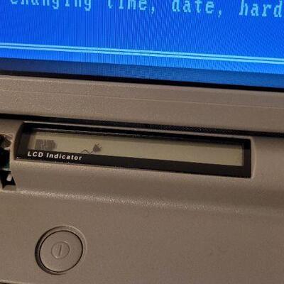 Lot 794: Vintage TRACER 800 Series Personal Computer 