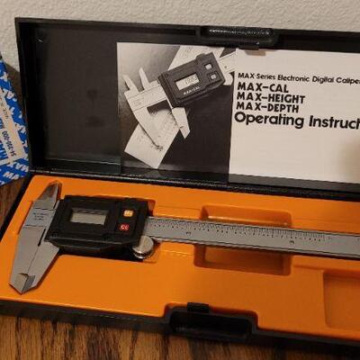 Lot 798: Vintage New Stock MAX-CAL Electronic Digital Caliper 