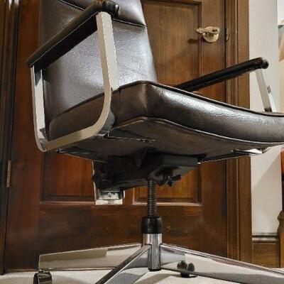 Lot 816: Vintage Mid Century Modern Office Chair 